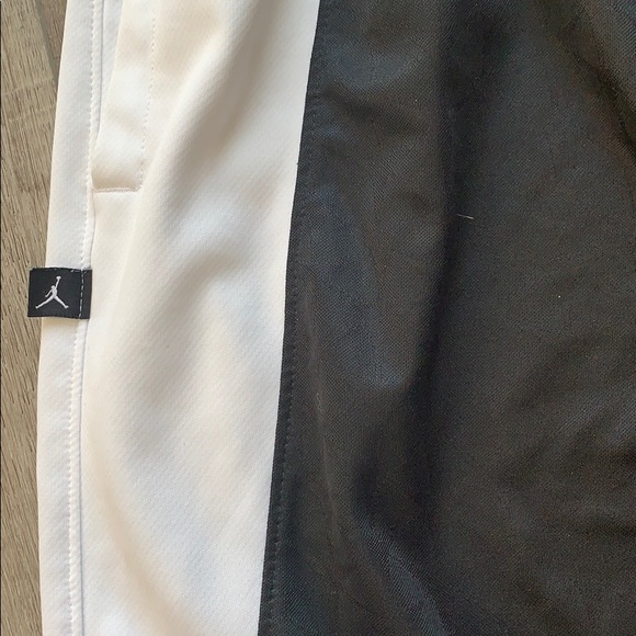 JORDAN SHORTS - Picture 3 of 8